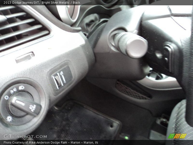 Bright Silver Metallic / Black 2013 Dodge Journey SXT