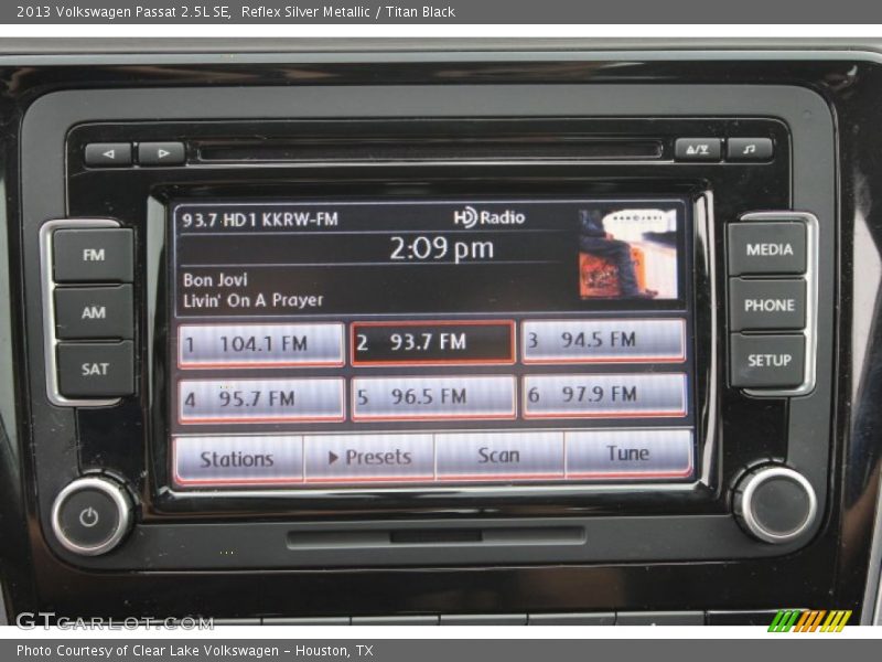Reflex Silver Metallic / Titan Black 2013 Volkswagen Passat 2.5L SE