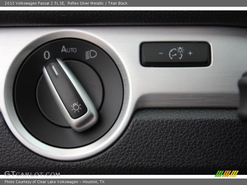 Reflex Silver Metallic / Titan Black 2013 Volkswagen Passat 2.5L SE