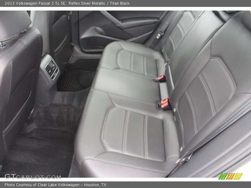 Reflex Silver Metallic / Titan Black 2013 Volkswagen Passat 2.5L SE