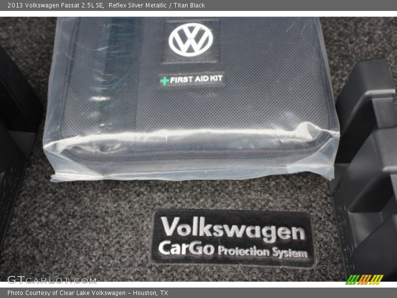 Reflex Silver Metallic / Titan Black 2013 Volkswagen Passat 2.5L SE