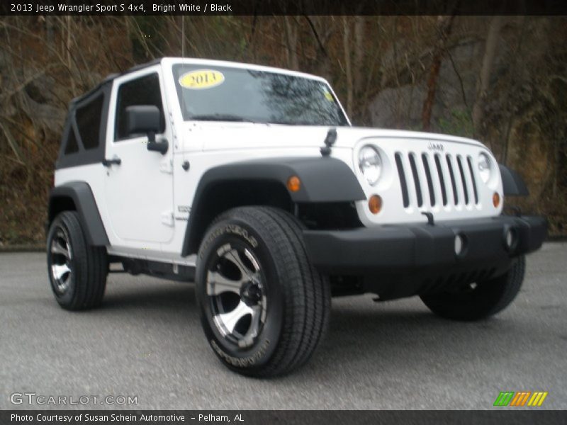 Bright White / Black 2013 Jeep Wrangler Sport S 4x4