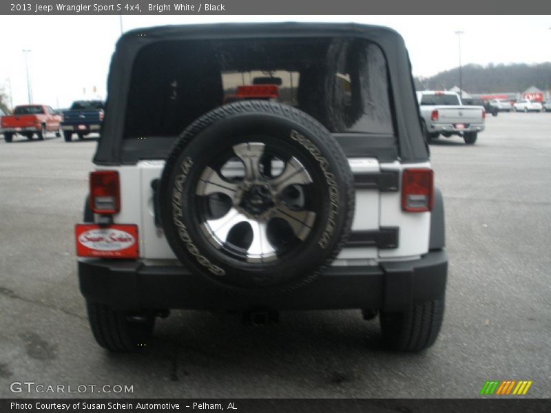 Bright White / Black 2013 Jeep Wrangler Sport S 4x4