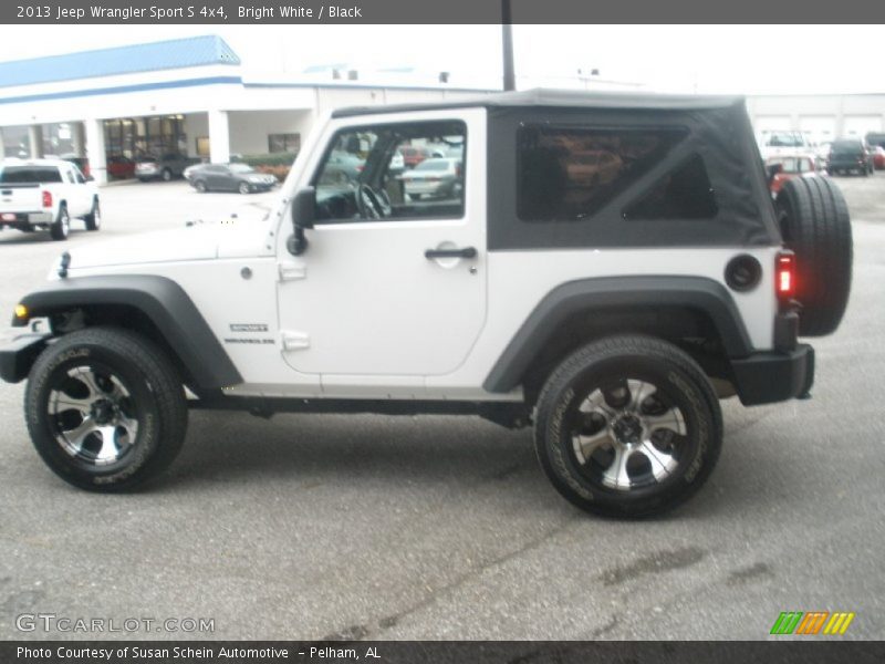 Bright White / Black 2013 Jeep Wrangler Sport S 4x4