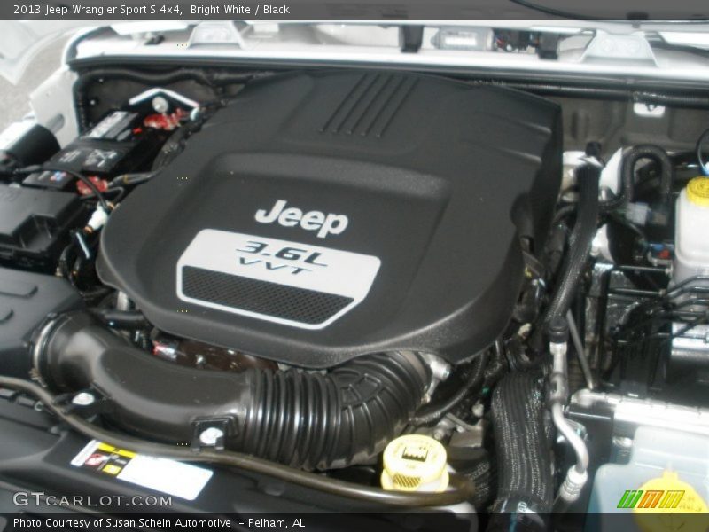 Bright White / Black 2013 Jeep Wrangler Sport S 4x4