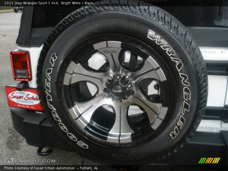 Bright White / Black 2013 Jeep Wrangler Sport S 4x4