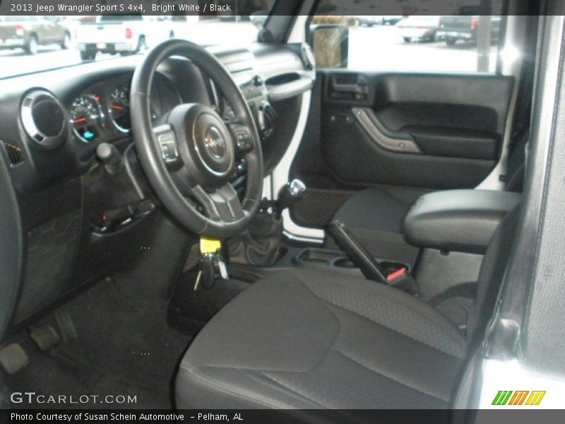Bright White / Black 2013 Jeep Wrangler Sport S 4x4