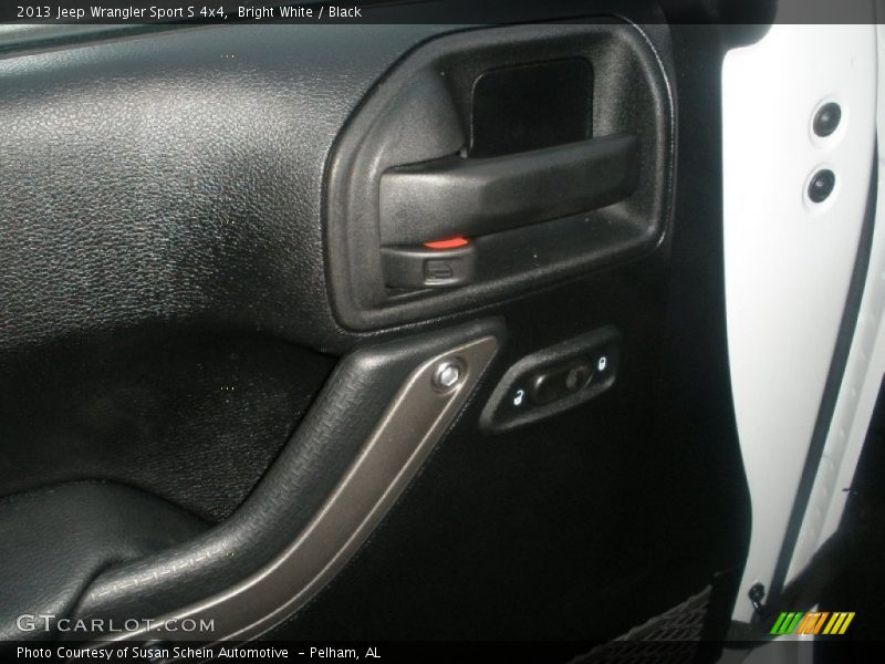 Bright White / Black 2013 Jeep Wrangler Sport S 4x4
