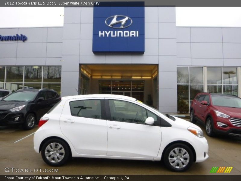 Super White / Ash Gray 2012 Toyota Yaris LE 5 Door