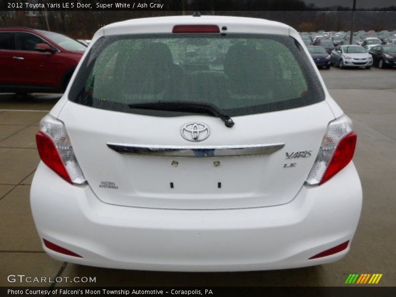 Super White / Ash Gray 2012 Toyota Yaris LE 5 Door