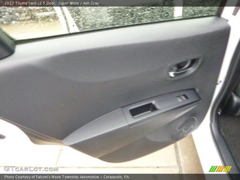 Super White / Ash Gray 2012 Toyota Yaris LE 5 Door