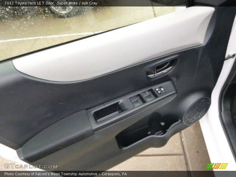 Super White / Ash Gray 2012 Toyota Yaris LE 5 Door