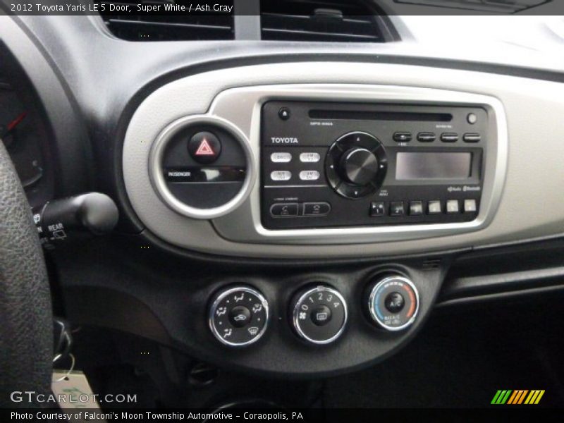 Super White / Ash Gray 2012 Toyota Yaris LE 5 Door