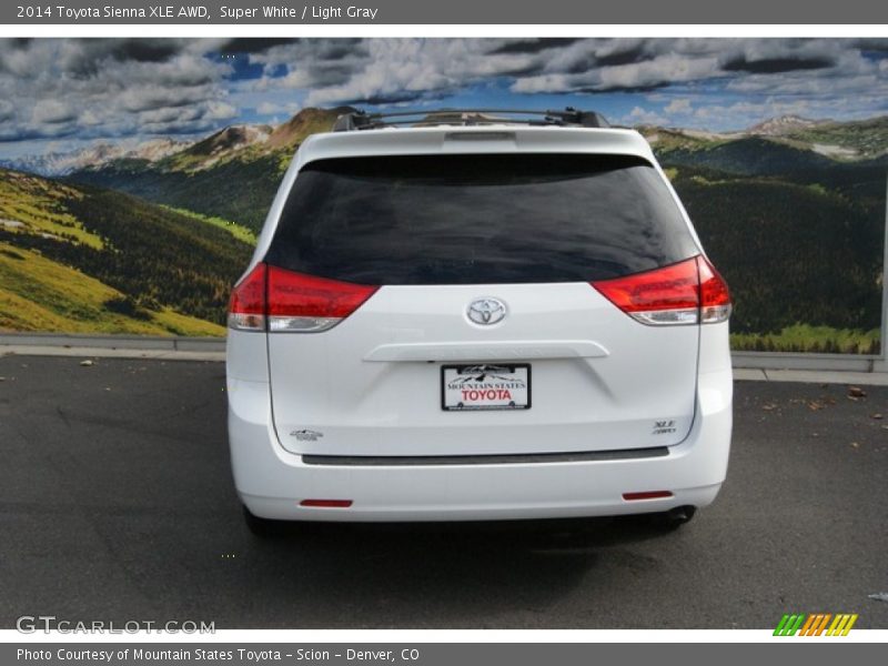 Super White / Light Gray 2014 Toyota Sienna XLE AWD