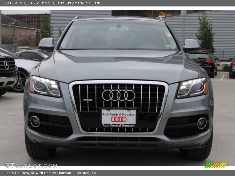 Quartz Grey Metallic / Black 2011 Audi Q5 3.2 quattro