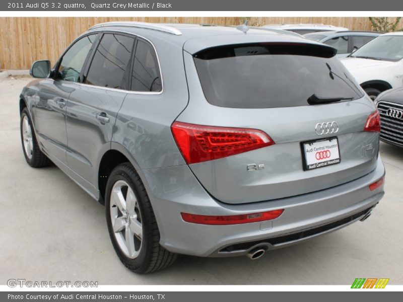 Quartz Grey Metallic / Black 2011 Audi Q5 3.2 quattro