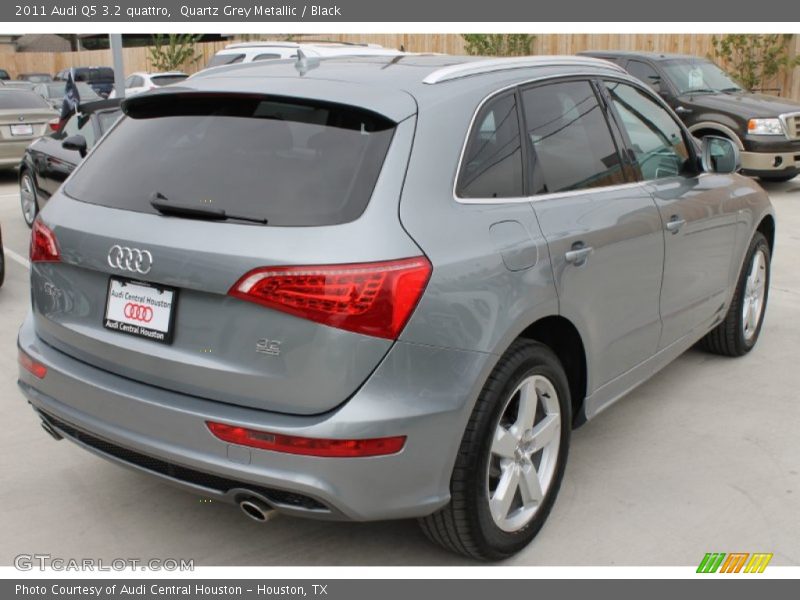 Quartz Grey Metallic / Black 2011 Audi Q5 3.2 quattro