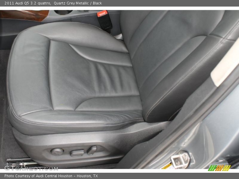 Quartz Grey Metallic / Black 2011 Audi Q5 3.2 quattro