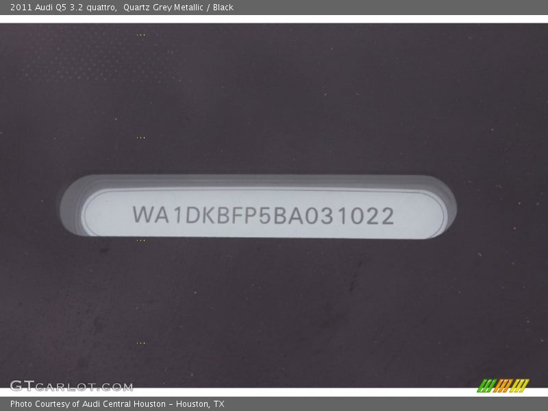 Quartz Grey Metallic / Black 2011 Audi Q5 3.2 quattro
