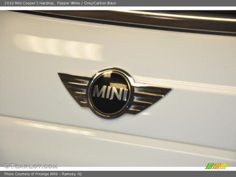 Pepper White / Grey/Carbon Black 2010 Mini Cooper S Hardtop