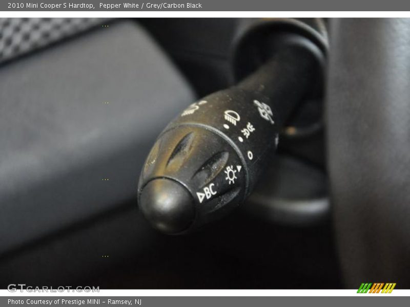 Pepper White / Grey/Carbon Black 2010 Mini Cooper S Hardtop