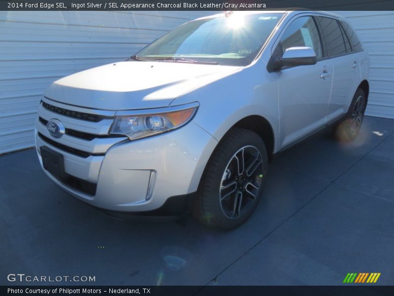 Front 3/4 View of 2014 Edge SEL