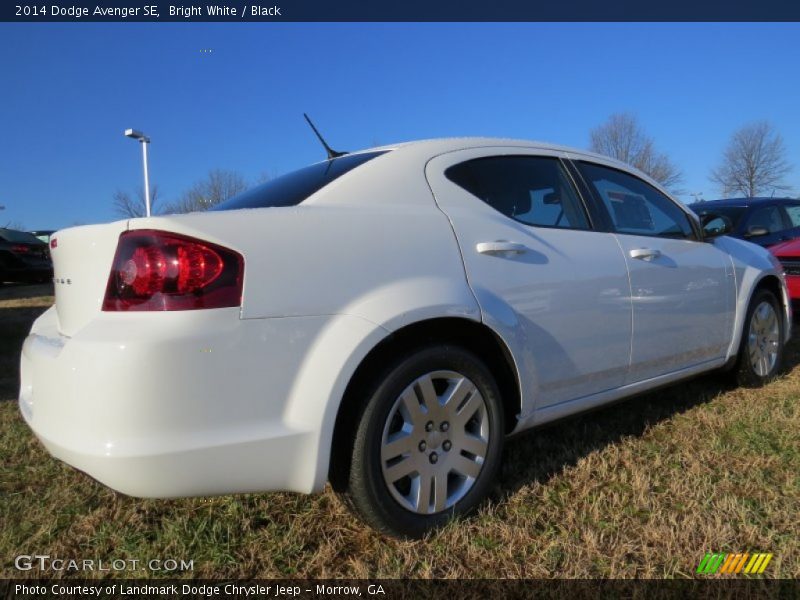 Bright White / Black 2014 Dodge Avenger SE