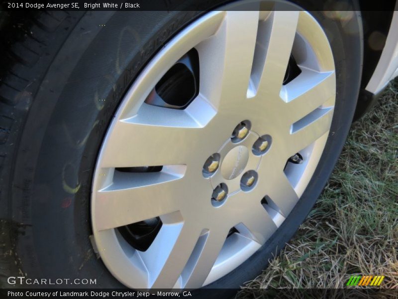 Bright White / Black 2014 Dodge Avenger SE