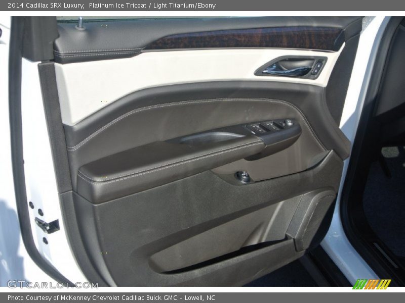 Platinum Ice Tricoat / Light Titanium/Ebony 2014 Cadillac SRX Luxury