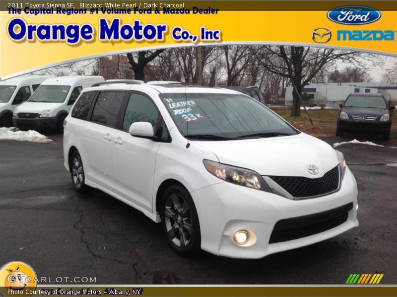 Blizzard White Pearl / Dark Charcoal 2011 Toyota Sienna SE