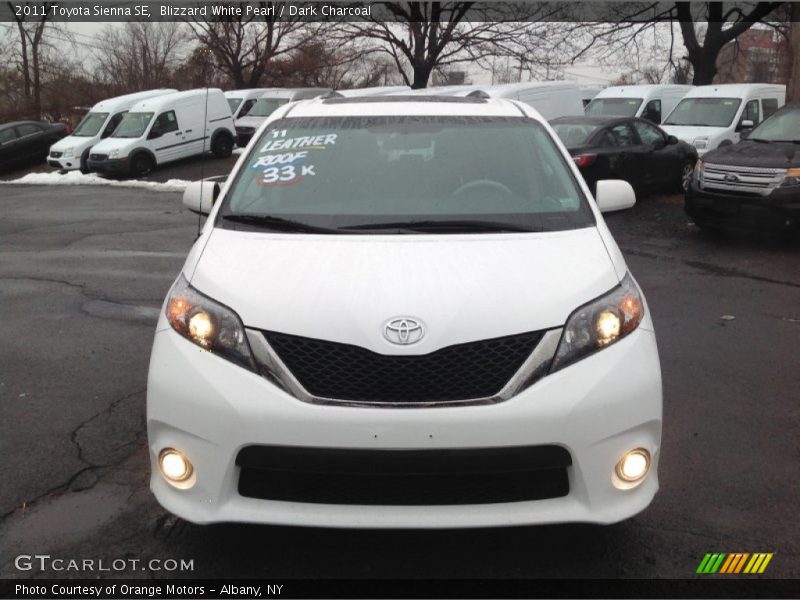 Blizzard White Pearl / Dark Charcoal 2011 Toyota Sienna SE