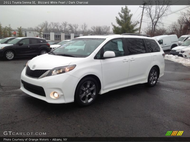 Blizzard White Pearl / Dark Charcoal 2011 Toyota Sienna SE