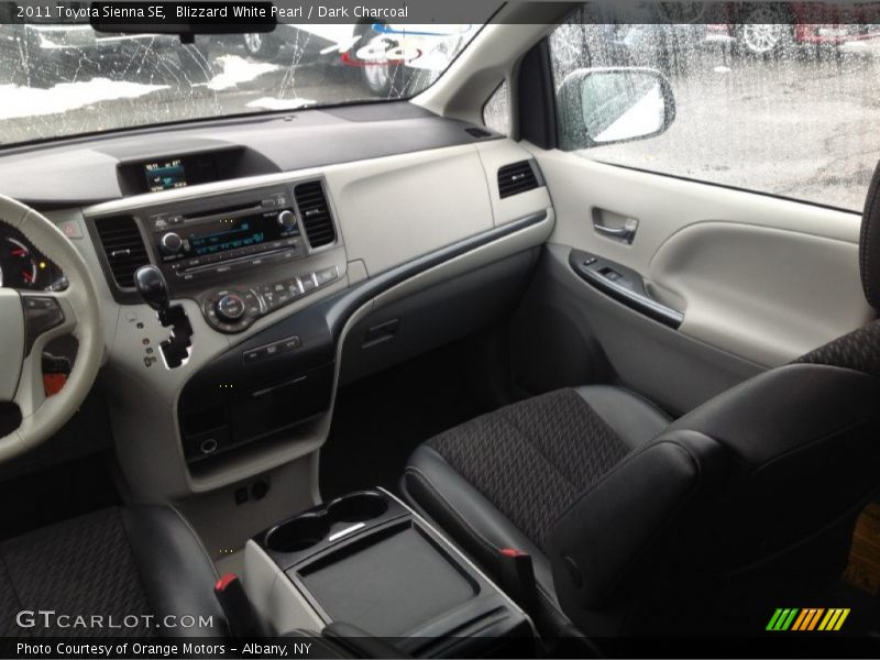Blizzard White Pearl / Dark Charcoal 2011 Toyota Sienna SE