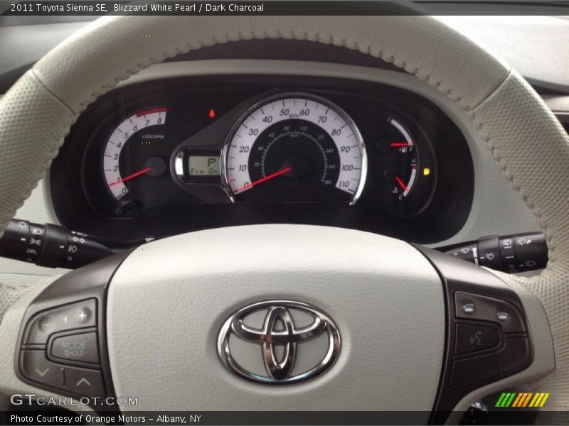 Blizzard White Pearl / Dark Charcoal 2011 Toyota Sienna SE