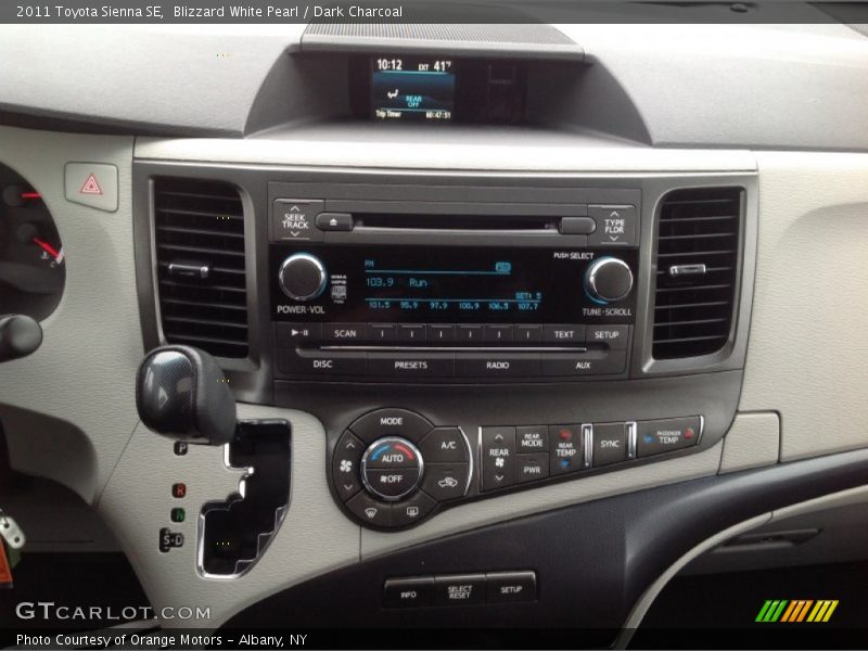 Controls of 2011 Sienna SE