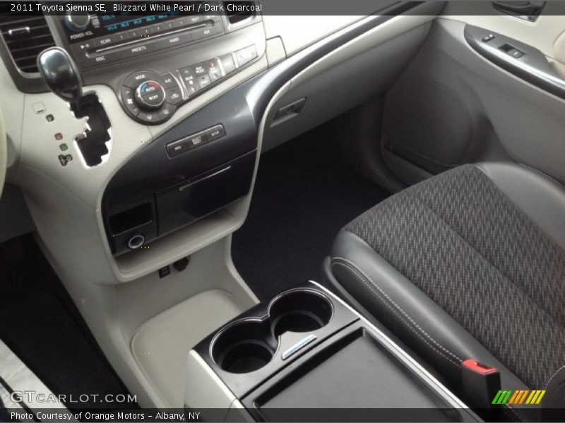 Blizzard White Pearl / Dark Charcoal 2011 Toyota Sienna SE