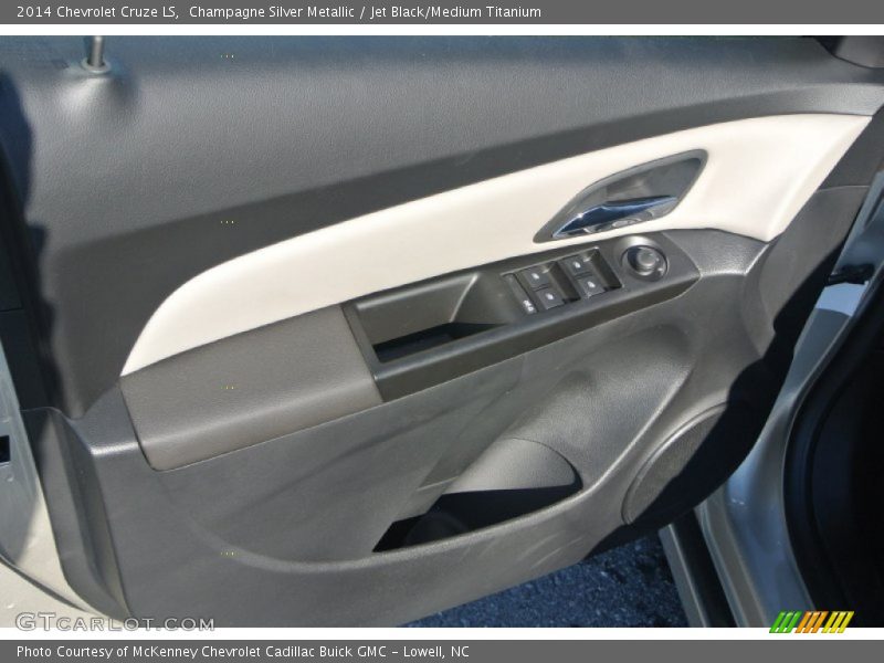Champagne Silver Metallic / Jet Black/Medium Titanium 2014 Chevrolet Cruze LS