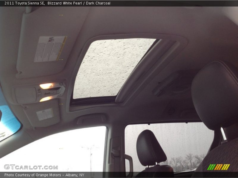 Blizzard White Pearl / Dark Charcoal 2011 Toyota Sienna SE