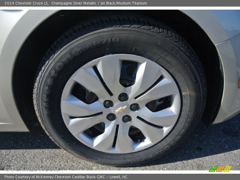 Champagne Silver Metallic / Jet Black/Medium Titanium 2014 Chevrolet Cruze LS