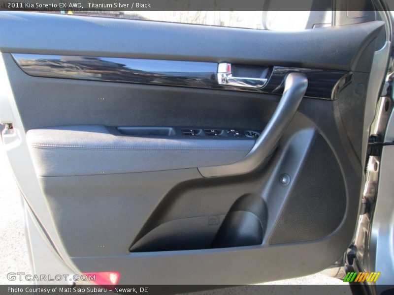 Titanium Silver / Black 2011 Kia Sorento EX AWD