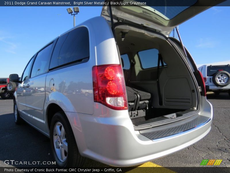 Bright Silver Metallic / Black/Light Graystone 2011 Dodge Grand Caravan Mainstreet