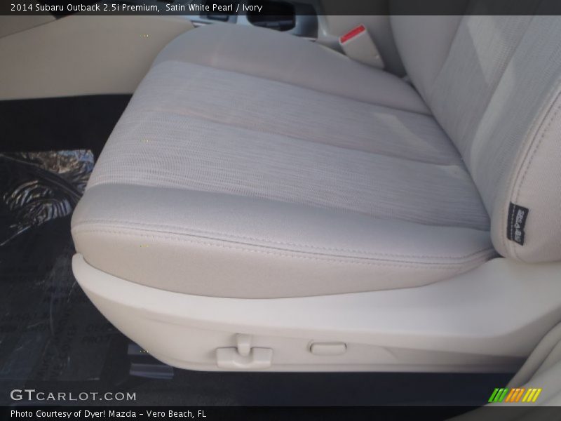 Satin White Pearl / Ivory 2014 Subaru Outback 2.5i Premium