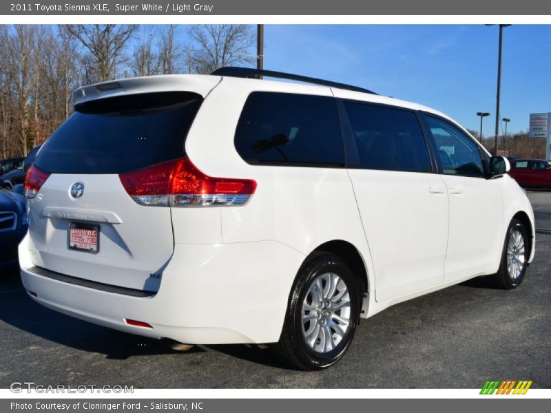 Super White / Light Gray 2011 Toyota Sienna XLE