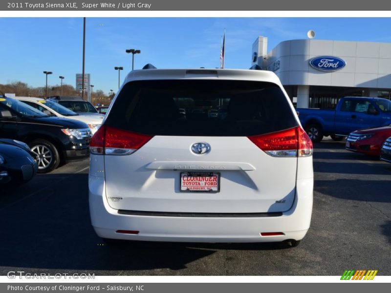Super White / Light Gray 2011 Toyota Sienna XLE