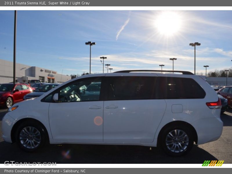 Super White / Light Gray 2011 Toyota Sienna XLE
