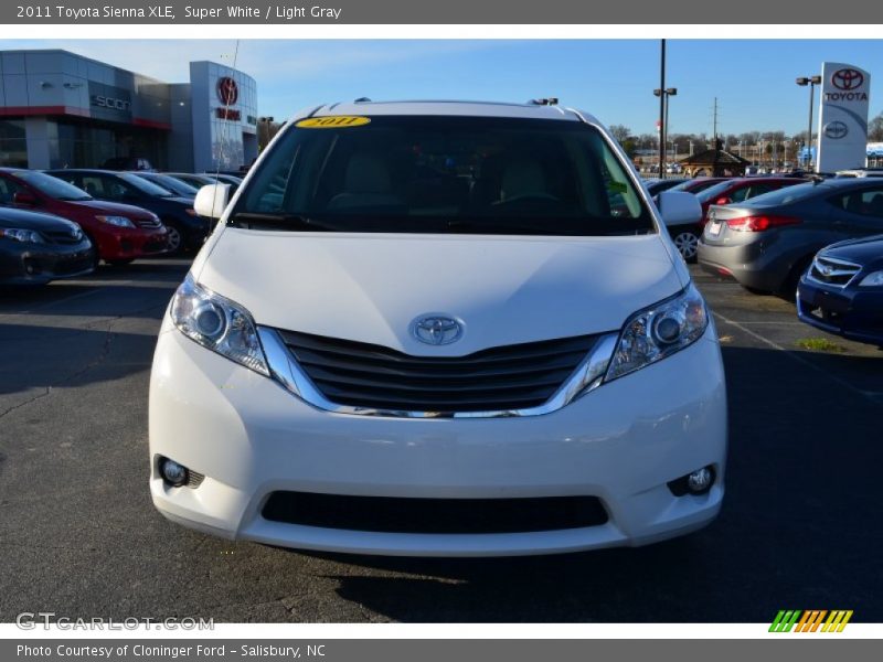 Super White / Light Gray 2011 Toyota Sienna XLE