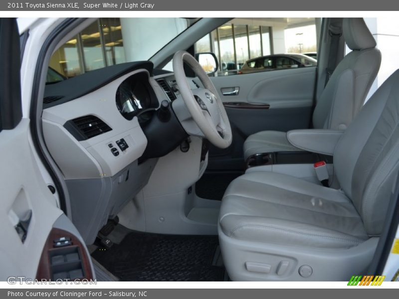 Super White / Light Gray 2011 Toyota Sienna XLE