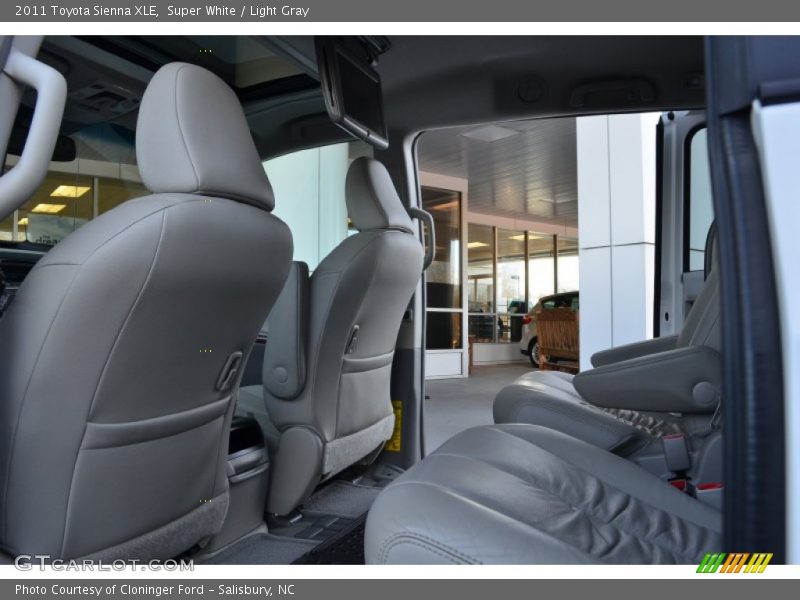 Super White / Light Gray 2011 Toyota Sienna XLE