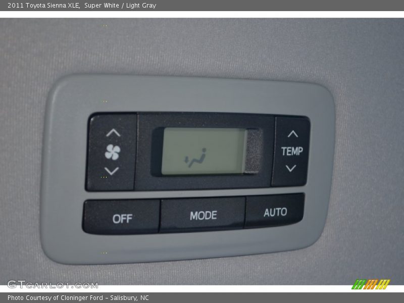 Super White / Light Gray 2011 Toyota Sienna XLE