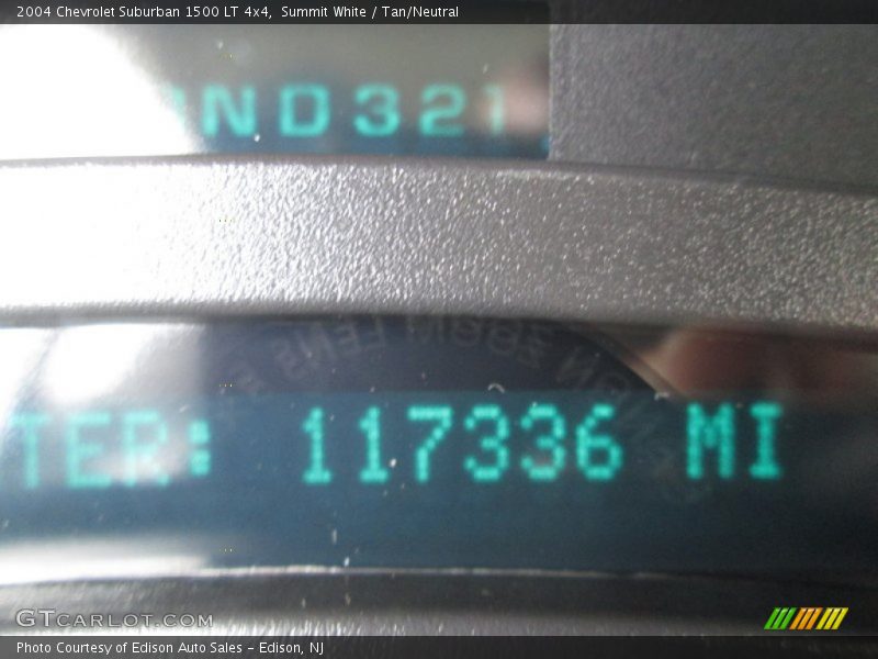 Summit White / Tan/Neutral 2004 Chevrolet Suburban 1500 LT 4x4